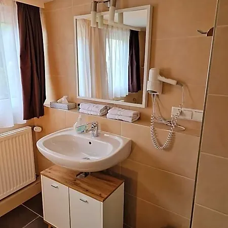 H5 Hotel 2*